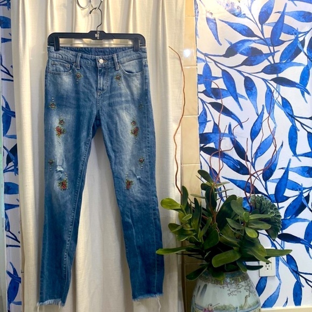 Women’s Lucky Brand Ava Crop Embroidered Skinny Jean Size 0 - Inseam 25”